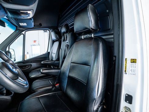 Used 2022 Mercedes-Benz Sprinter 3500 image 32