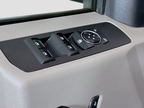 Used 2017 Ford F250 XL w/ Power Equipment Group AWD/4WD image 17