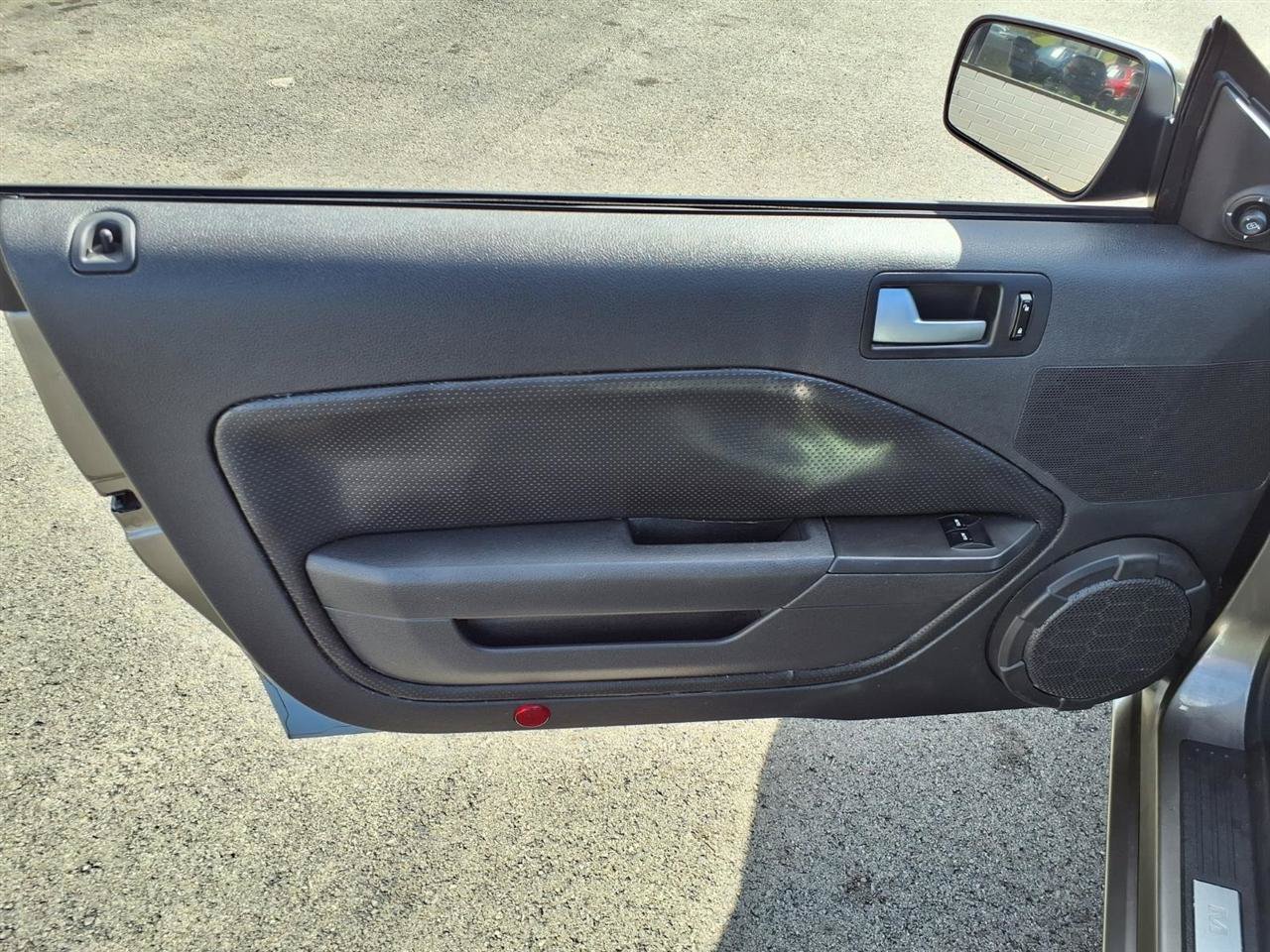 Used 2005 Ford Mustang GT RWD image 11