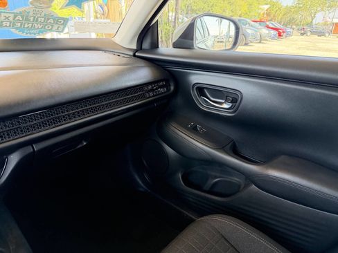 Used 2023 Honda HR-V LX image 15