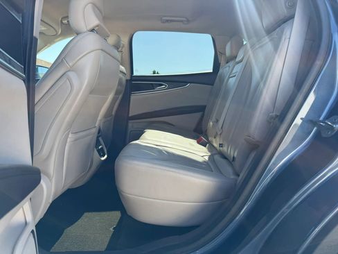 Used 2018 Lincoln MKX Select w/ Select Plus Package AWD/4WD image 18