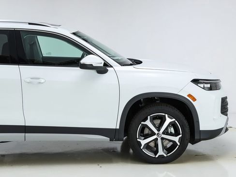 New 2026 Volkswagen Tiguan SE image 12