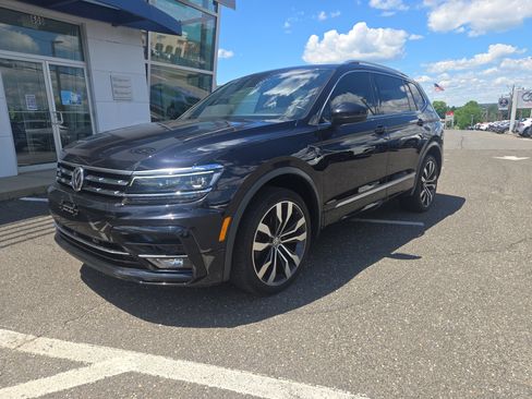 Used 2020 Volkswagen Tiguan SEL Premium R-Line w/ 3rd Row Seat Package AWD/4WD image 2
