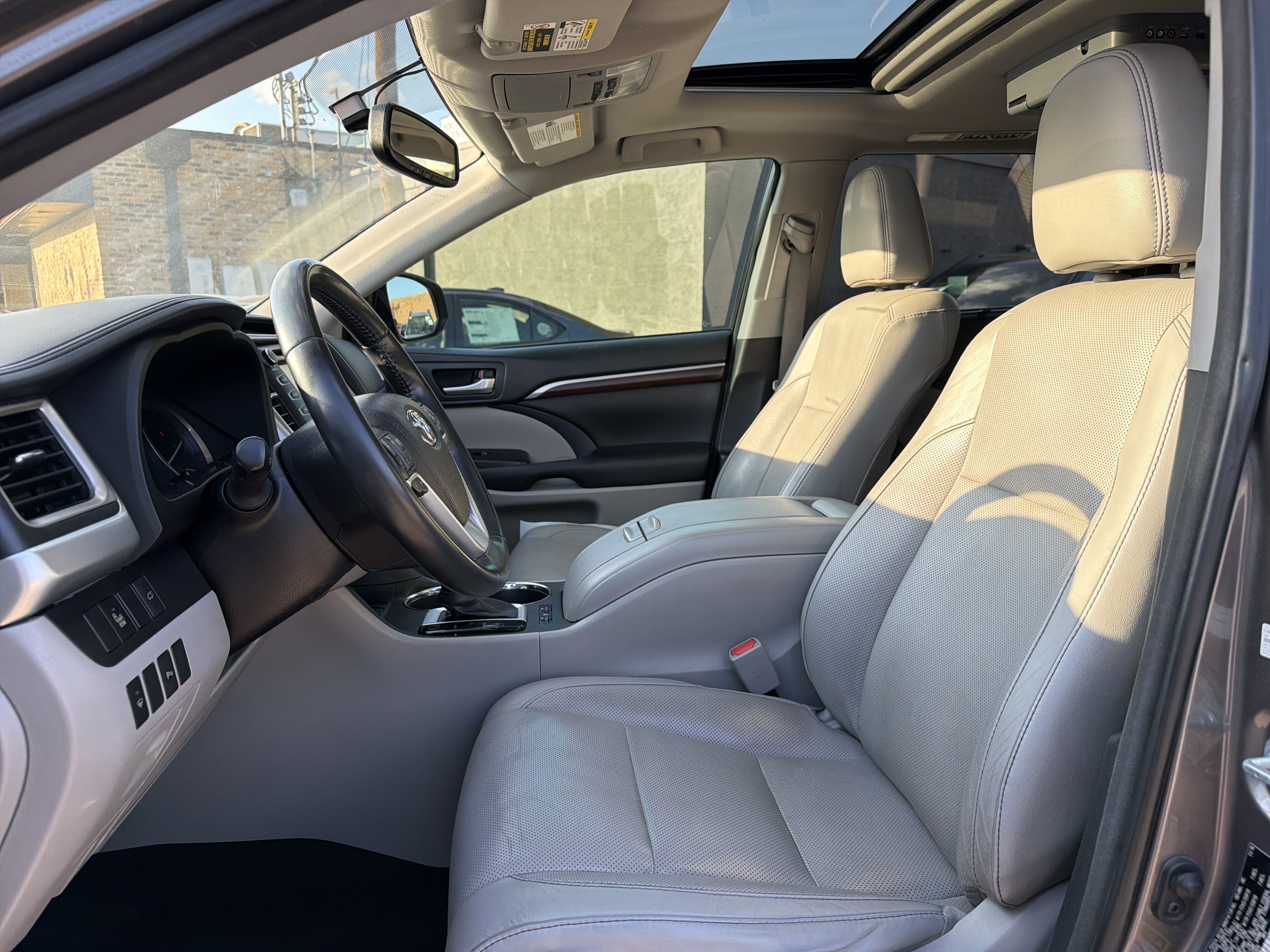 Used 2016 Toyota Highlander Limited FWD image 24