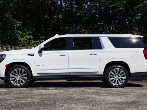 Used 2023 GMC Yukon XL Denali AWD/4WD image 10
