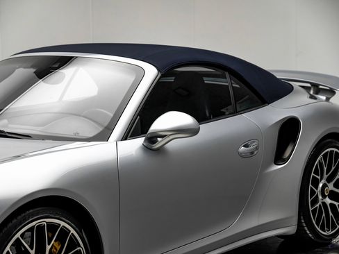 Used 2015 Porsche 911 Turbo S image 30