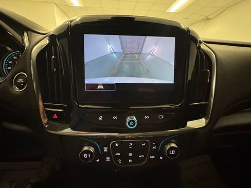 Used 2022 Chevrolet Traverse LT image 18