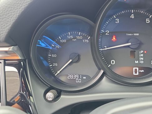 Certified 2023 Porsche Macan AWD/4WD image 20