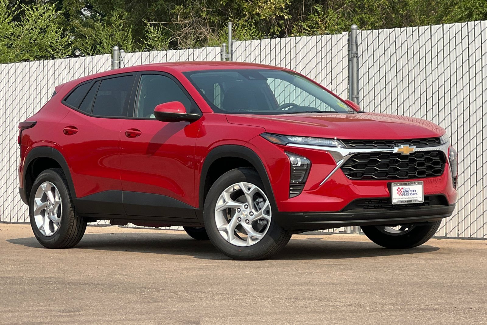 New 2026 Chevrolet Trax LS w/ LS Convenience Package FWD image 2