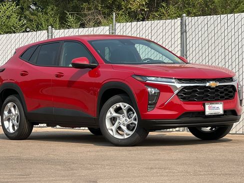 New 2026 Chevrolet Trax LS w/ LS Convenience Package FWD image 2