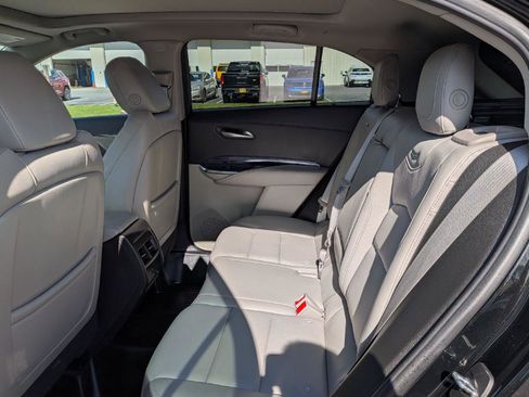 Used 2023 Cadillac XT4 Luxury w/ Cold Weather Package AWD/4WD image 21