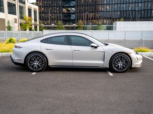 Certified 2023 Porsche Taycan w/ Premium Package RWD image 8