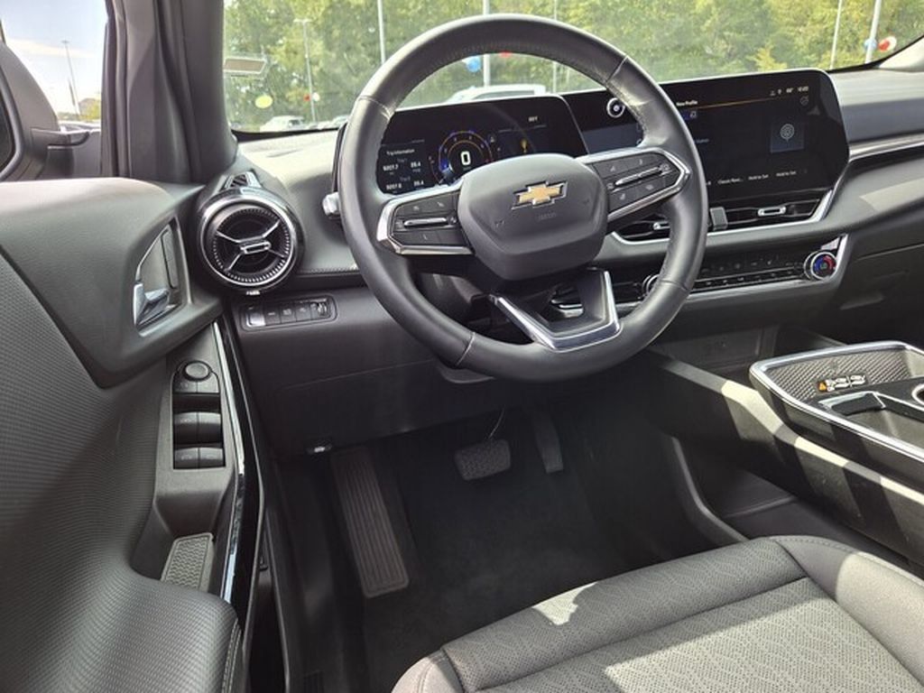 Used 2025 Chevrolet Equinox LT w/ Convenience Package II AWD/4WD image 12
