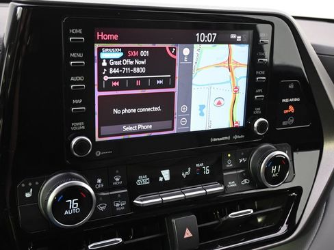 Used 2021 Toyota Highlander XLE AWD/4WD image 28
