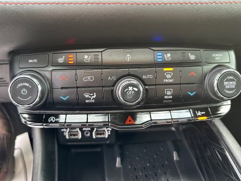 Used 2025 Dodge Durango GT image 38