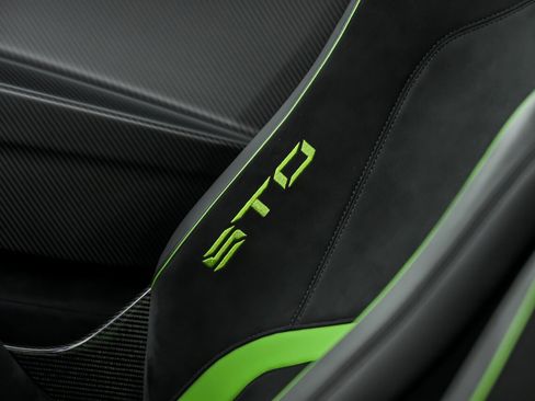 Used 2022 Lamborghini Huracan STO image 23