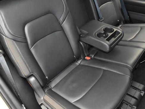 Used 2025 Nissan Pathfinder SL AWD/4WD image 32