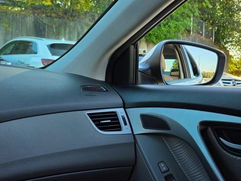 Used 2013 Hyundai Elantra GLS w/ Preferred Pkg image 23