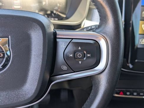 Used 2020 Volvo XC40 T5 Momentum AWD/4WD image 26