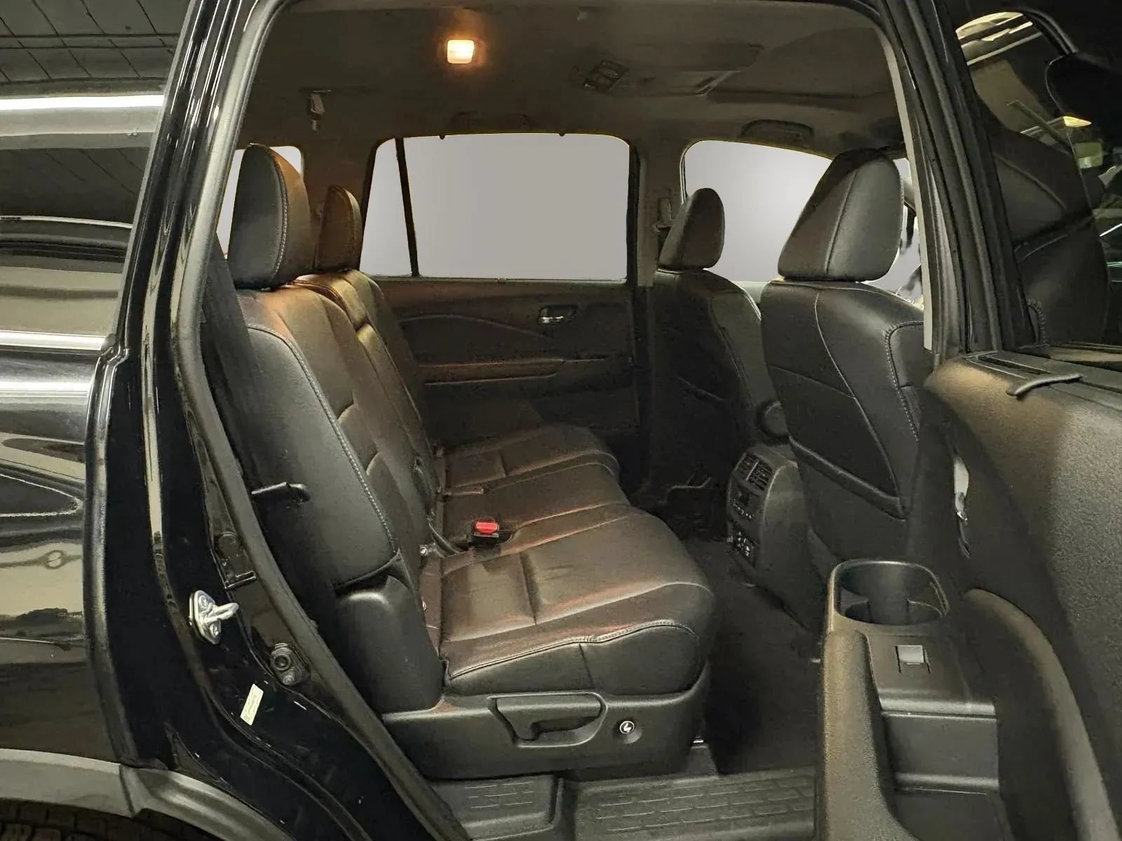 Used 2016 Honda Pilot Touring image 23