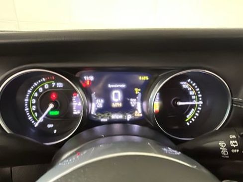 Used 2023 Jeep Wrangler Unlimited Sahara w/ Cold Weather Group AWD/4WD image 17