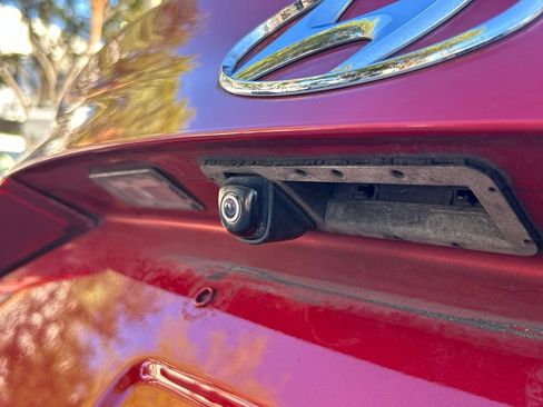 Used 2017 Hyundai Elantra Limited w/ Limited Tech Package 04 FWD image 29