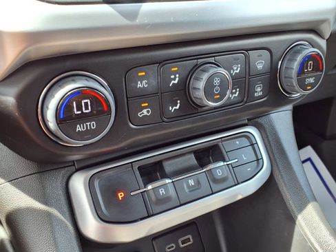 Used 2023 GMC Acadia SLE w/ Driver Convenience Package image 7