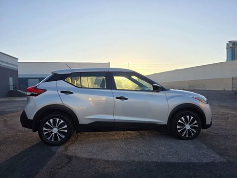 Used 2020 Nissan Kicks S image 4