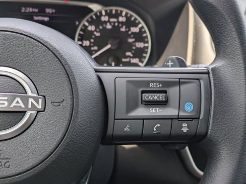 Used 2024 Nissan Rogue SV FWD image 25