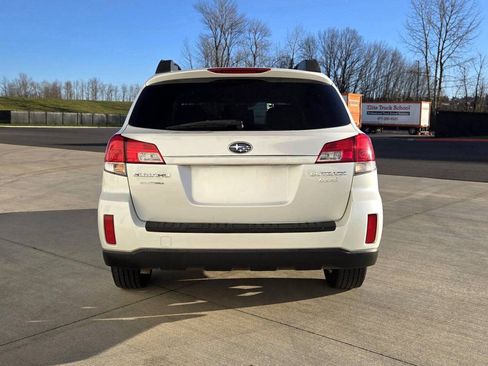 Used 2010 Subaru Outback 2.5i Limited image 6