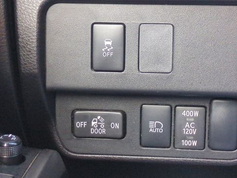 Used 2023 Toyota Tacoma TRD Off-Road image 30