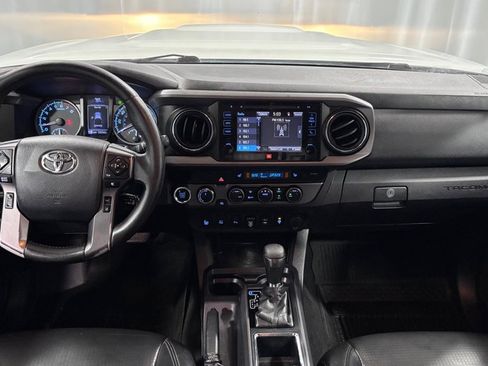 Used 2019 Toyota Tacoma TRD Sport AWD/4WD image 10