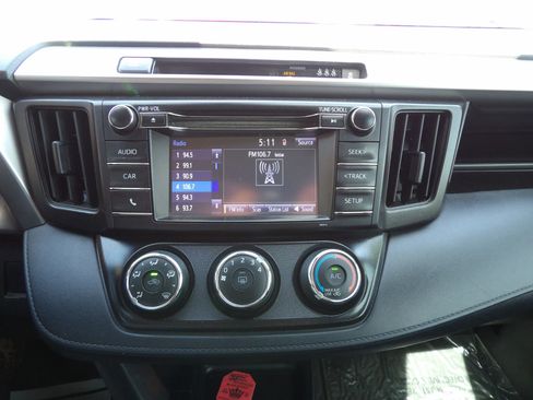Used 2017 Toyota RAV4 LE FWD image 19