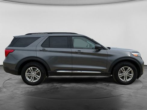 Used 2023 Ford Explorer XLT w/ Equipment Group 202A AWD/4WD image 11