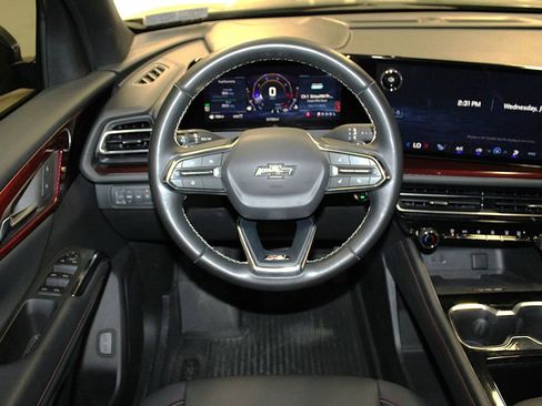 Used 2025 Chevrolet Traverse Z71 w/ LPO, Floor Liner Package AWD/4WD image 13