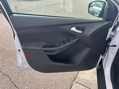 Used 2014 Ford Focus SE w/ SE Sport Package FWD image 14
