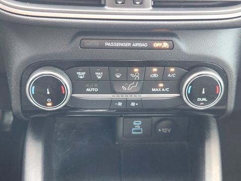 Used 2022 Ford Escape SE w/ SE Sport Appearance Package FWD image 18