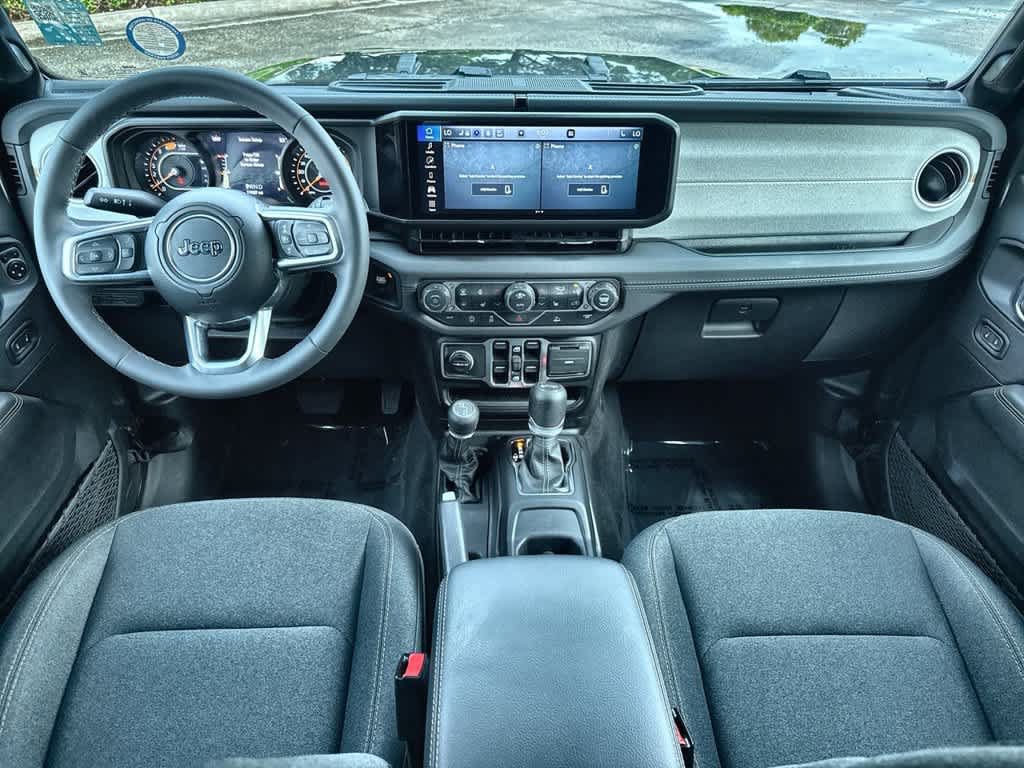 Used 2026 Jeep Wrangler Unlimited Sahara AWD/4WD image 24