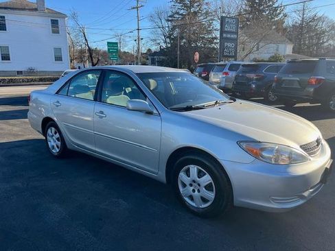 Used 2004 Toyota Camry LE image 2