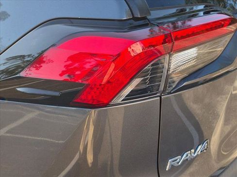 Used 2021 Toyota RAV4 LE FWD image 15