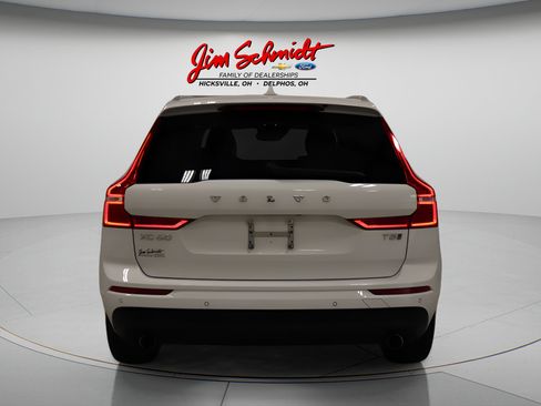 Used 2021 Volvo XC60 T5 Momentum AWD/4WD image 5