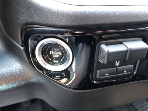 Used 2022 Chevrolet Silverado 1500 LT w/ Protection Package AWD/4WD image 29