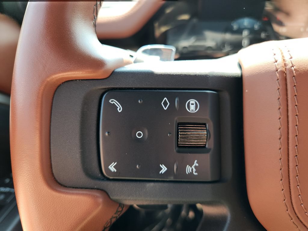Used 2025 Land Rover Defender 110 AWD/4WD image 33