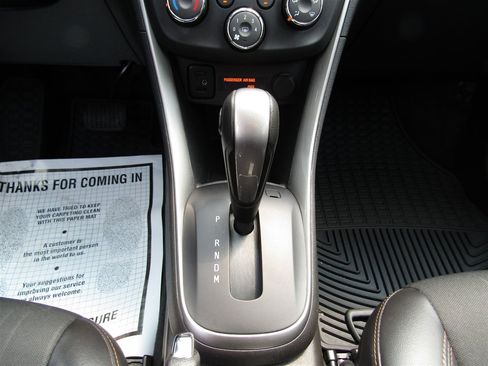 Used 2019 Chevrolet Trax LT w/ LT Convenience Package FWD image 25