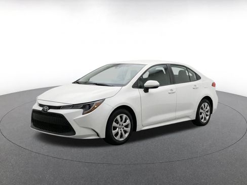 Used 2025 Toyota Corolla LE FWD image 3