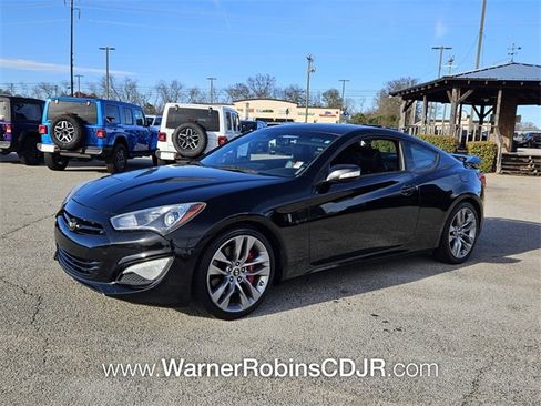 Used 2015 Hyundai Genesis 3.8 image 3