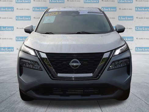 Used 2023 Nissan Rogue SV image 2