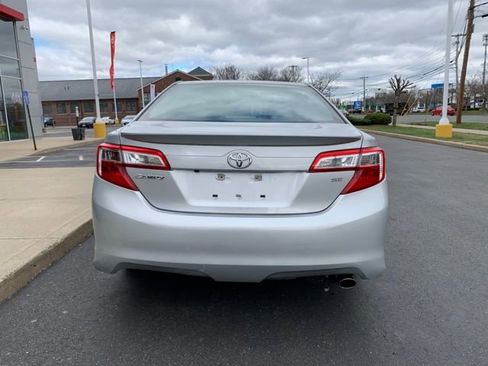 Used 2014 Toyota Camry SE FWD image 4