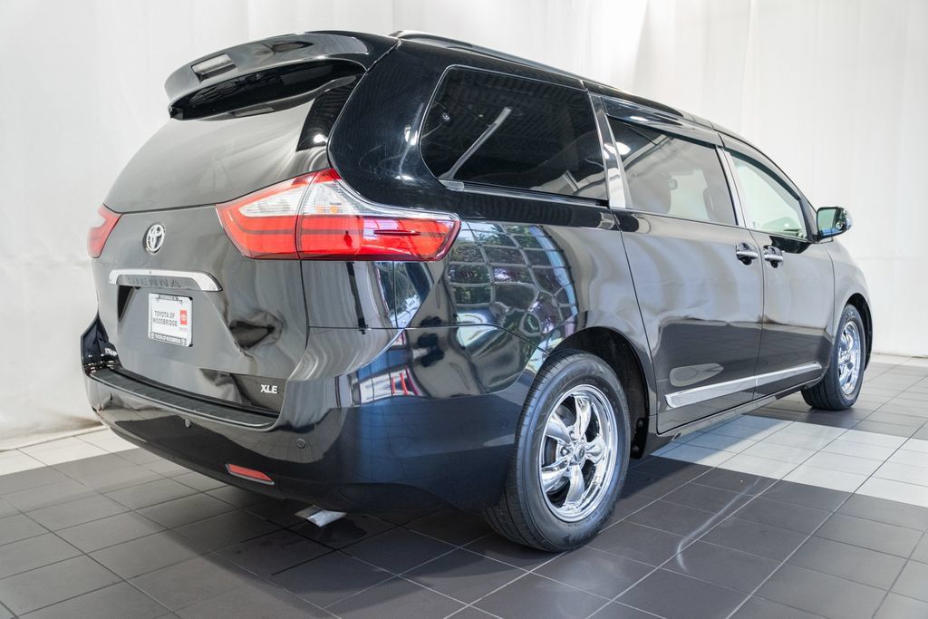 Used 2017 Toyota Sienna XLE w/ XLE Navigation Package FWD image 4