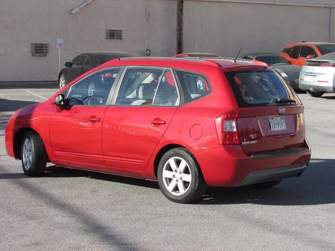 Used 2007 Kia Rondo LX w/ Convenience Pkg image 7